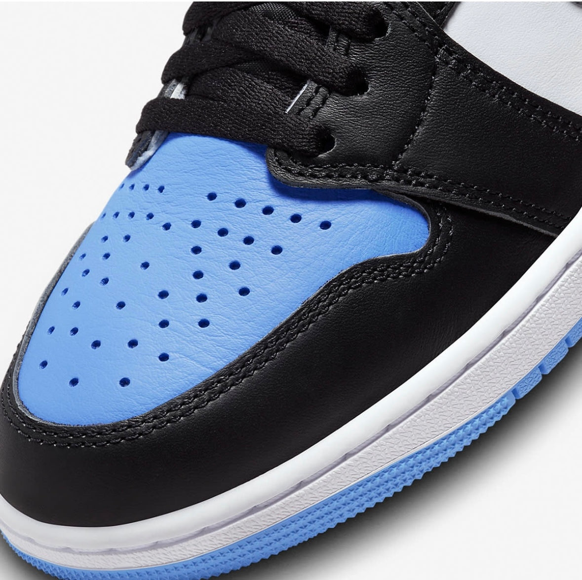 JORDAN 1 RETRO HIGH OG 'University Blue'