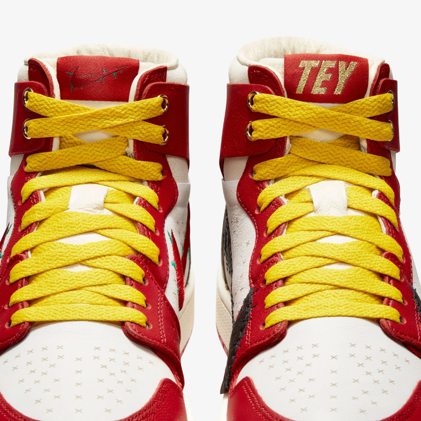 AIR JORDAN 1 HIGH ZOOM CMFT 2 X TEYANA TAYLOR A ROSE FROM HARLEM