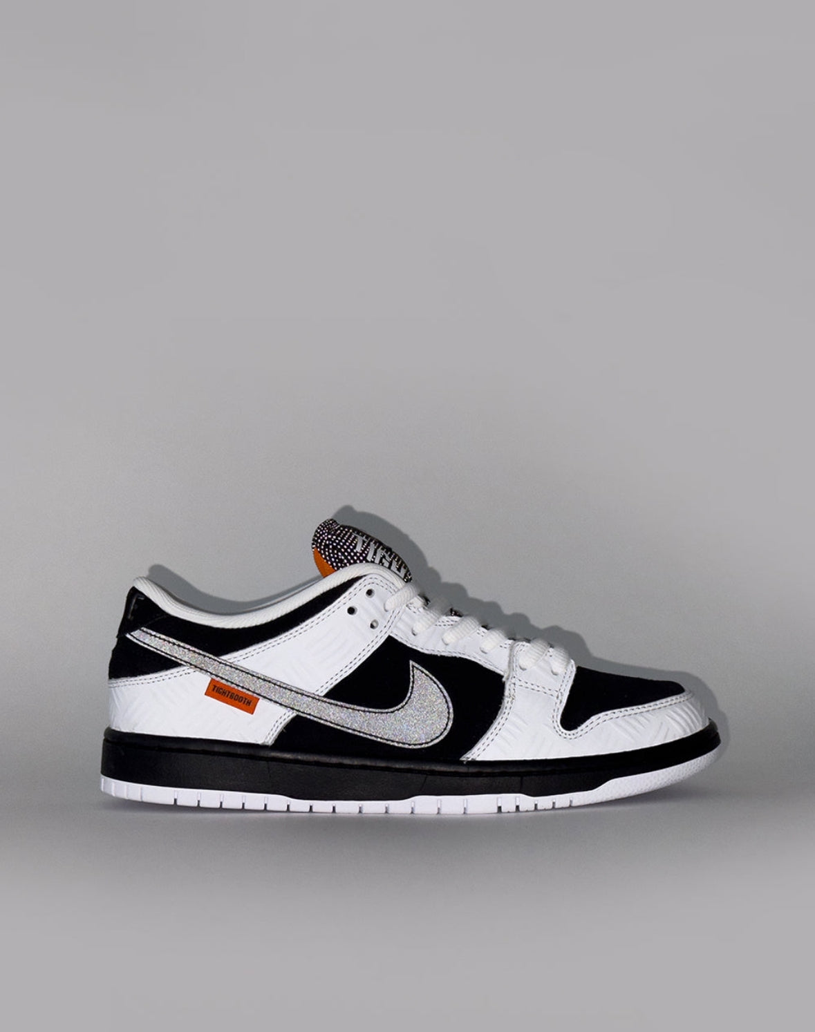 最終値下げ　TIGHTBOOTH×Nike SB Dunk TIGHTBOOTH Nike SB Dunk Low FD2629-100 Release Info | Hypebeast